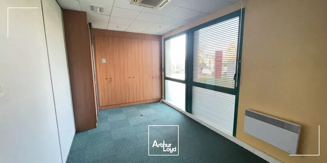 A LOUER BUREAUX EN RDC POITIERS AU COEUR DE LA ZONE DE LA REPUBLIQUE- 300m²