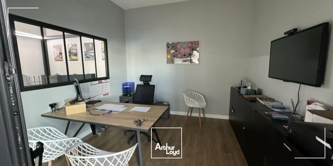 A LOUER ZONE TERRE DE SPORT NIORT LOCAL COMMERCIAL FACILE D'ACCES 107m2