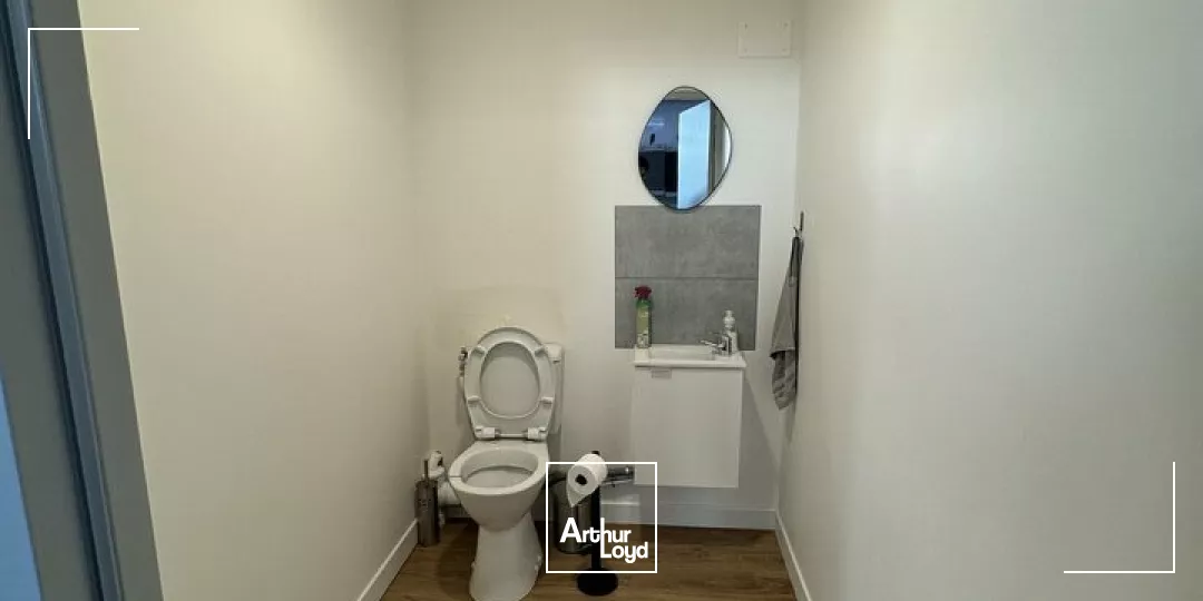 A LOUER ZONE TERRE DE SPORT NIORT LOCAL COMMERCIAL FACILE D'ACCES 107m2