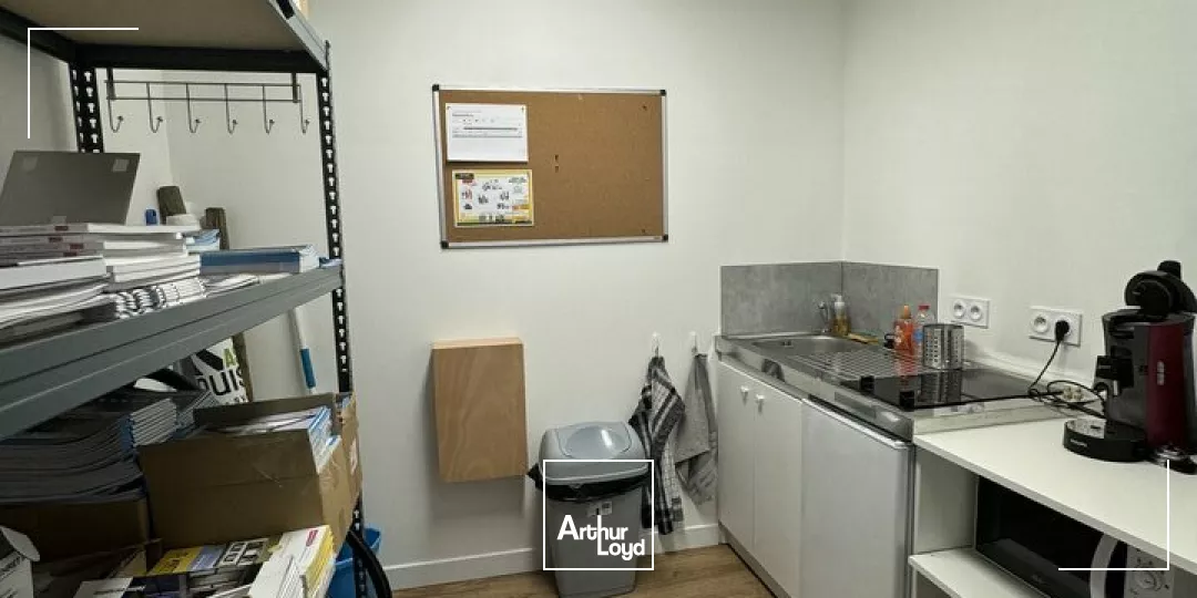 A LOUER ZONE TERRE DE SPORT NIORT LOCAL COMMERCIAL FACILE D'ACCES 107m2