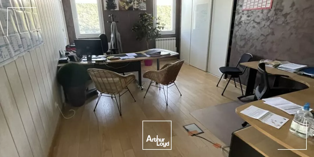 LOCATION ZONE MENDES FRANCE FACILE D'ACCES AVEC PARKINGS BUREAUX 217m2 DE PLEIN PIEDS