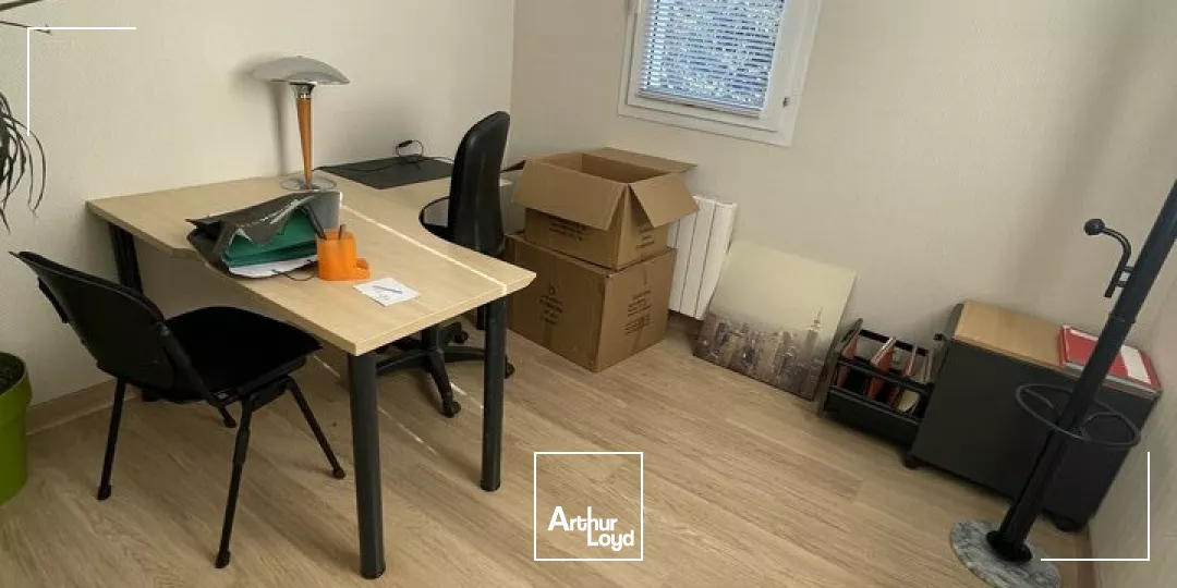 LOCATION ZONE MENDES FRANCE FACILE D'ACCES AVEC PARKINGS BUREAUX 217m2 DE PLEIN PIEDS