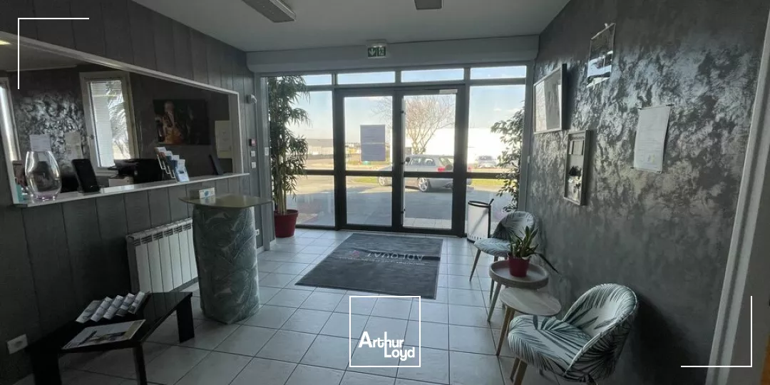 LOCATION ZONE MENDES FRANCE FACILE D'ACCES AVEC PARKINGS BUREAUX 217m2 DE PLEIN PIEDS