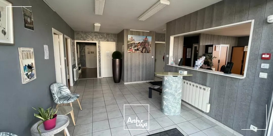 LOCATION ZONE MENDES FRANCE FACILE D'ACCES AVEC PARKINGS BUREAUX 217m2 DE PLEIN PIEDS