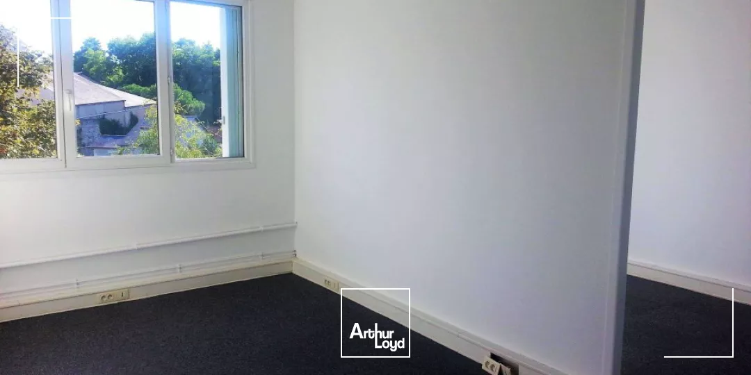 100M² BUREAUX PROCHE DE LA GARE AVEC PARKING CLOS 