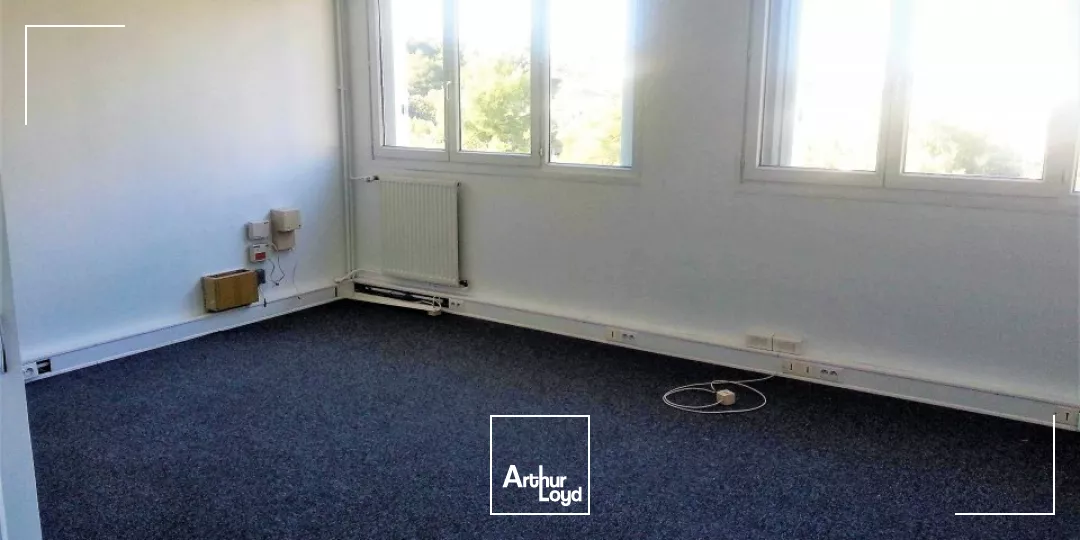 100M² BUREAUX PROCHE DE LA GARE AVEC PARKING CLOS 