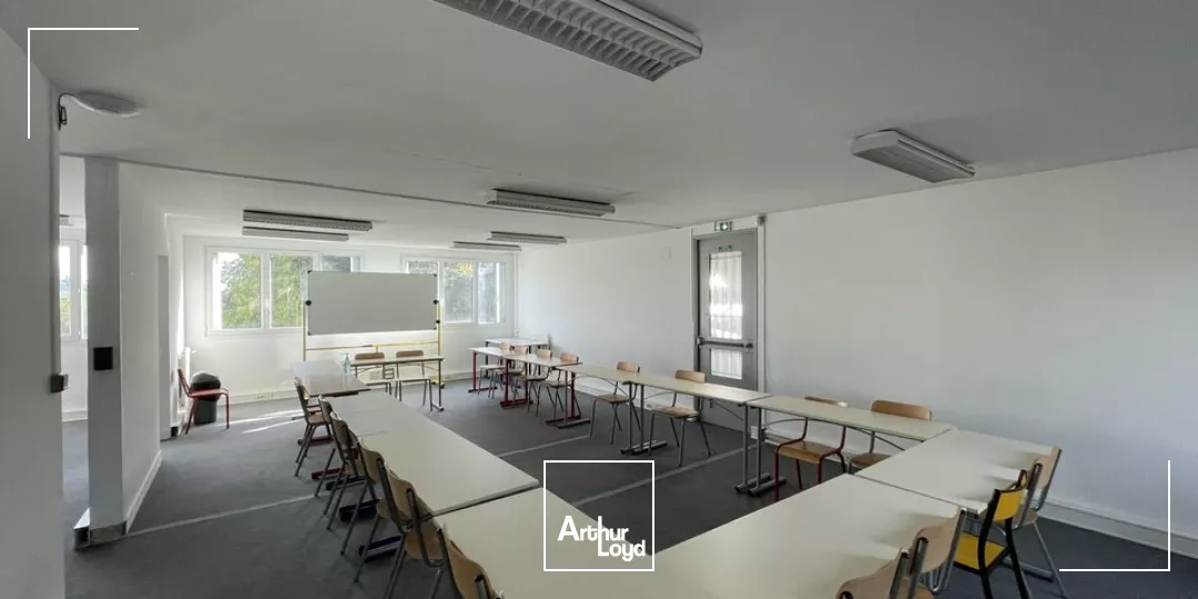 100M² BUREAUX PROCHE DE LA GARE AVEC PARKING CLOS 