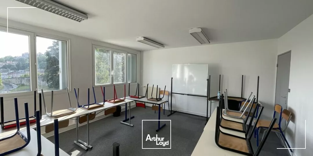 100M² BUREAUX PROCHE DE LA GARE AVEC PARKING CLOS 