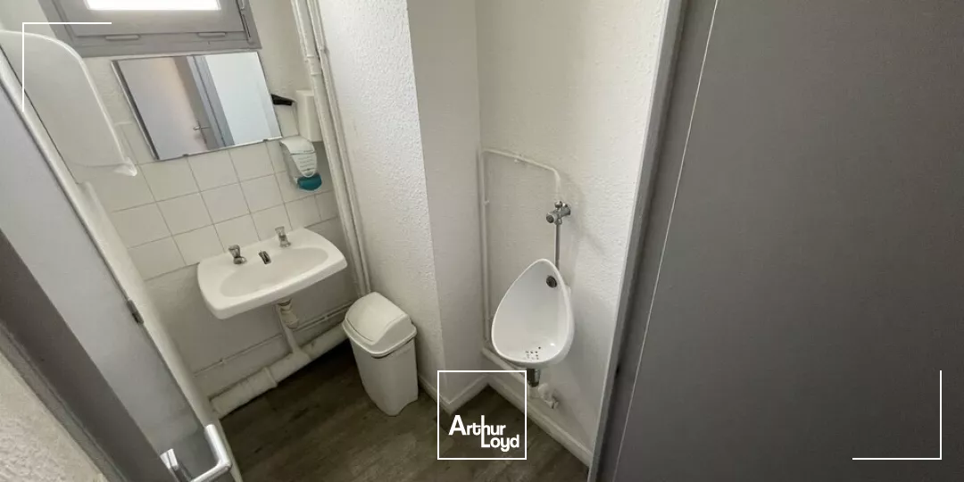 100M² BUREAUX PROCHE DE LA GARE AVEC PARKING CLOS 