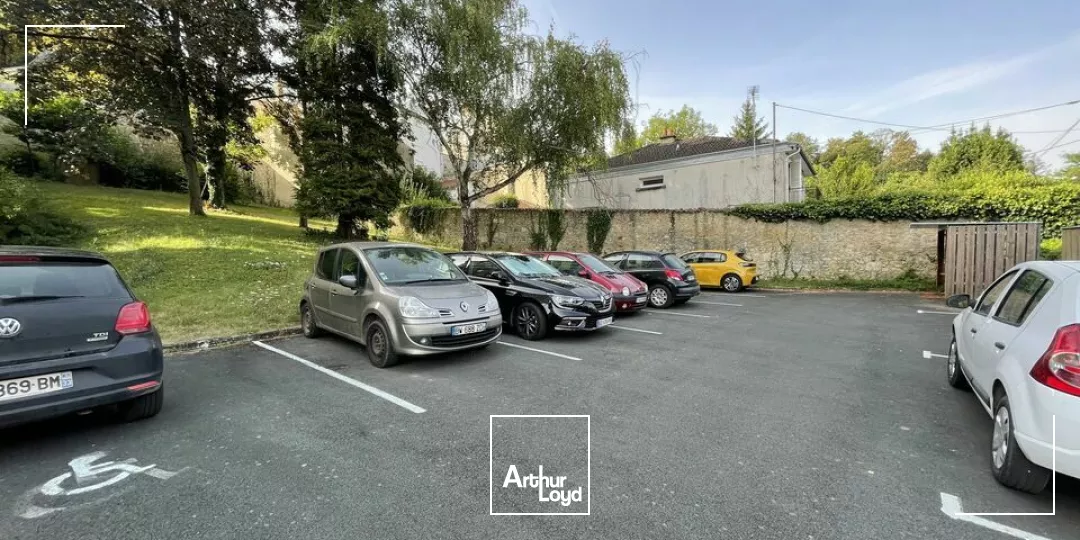 100M² BUREAUX PROCHE DE LA GARE AVEC PARKING CLOS 