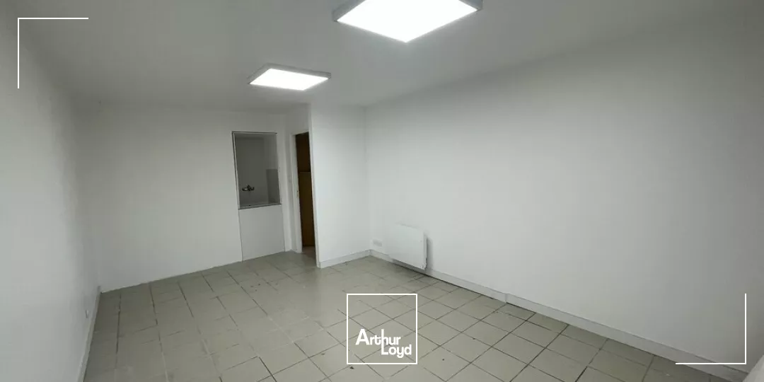 À LOUER  LOCAL COMMERCIAL 110 M²  AUBIGNY-LES-CLOUZEAUX