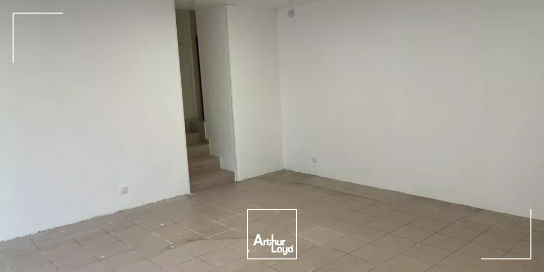 À LOUER  LOCAL COMMERCIAL 110 M²  AUBIGNY-LES-CLOUZEAUX