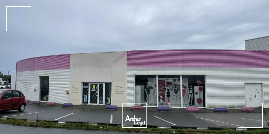 LOCAL COMMERCIAL À LOUER  460 M² À LA ROCHE-SUR-YON, PROCHE DES FLÂNERIES