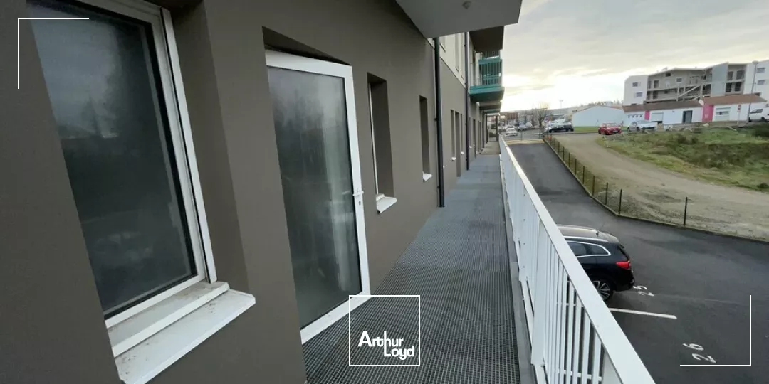 LOCAL COMMERCIAL  A LOUER 107 m²  LE POIRE SUR VIE