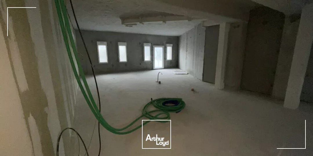 LOCAL COMMERCIAL  A LOUER 107 m²  LE POIRE SUR VIE