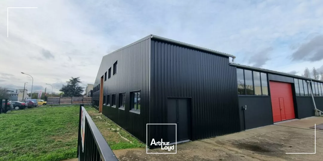 CHATELLERAULT LOCAUX D'ACTIVITES NEUF A VENDRE DE 270 M²