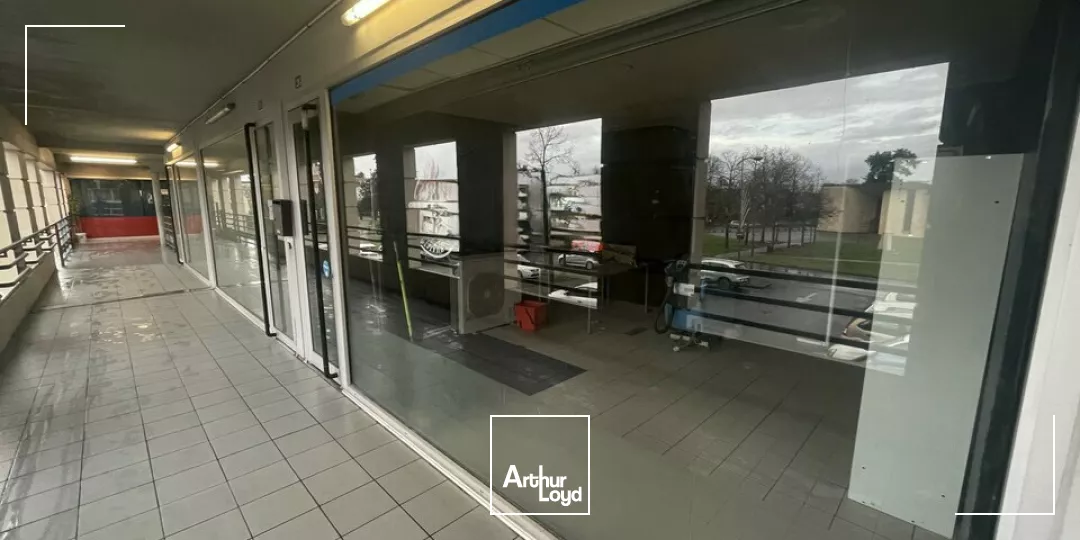 POITIERS - BUREAUX COMMERCIAUX OU LOCAUX COMMERCIAUX A VENDRE 45M² DANS UN CENTRE COMMERCIAL