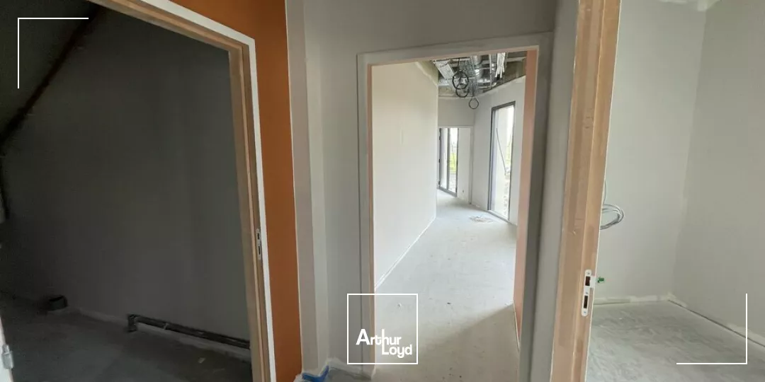 LOCAL INDUSTRIEL NEUF A LOUER A MONTAIGU 2000 m²