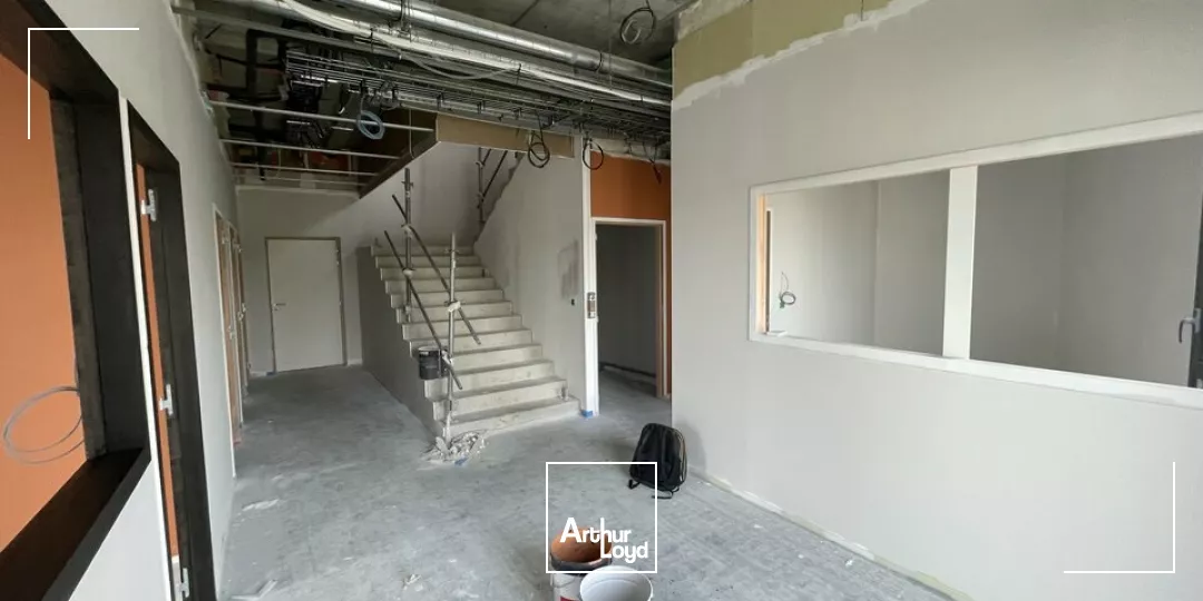 LOCAL INDUSTRIEL NEUF A LOUER A MONTAIGU 2000 m²