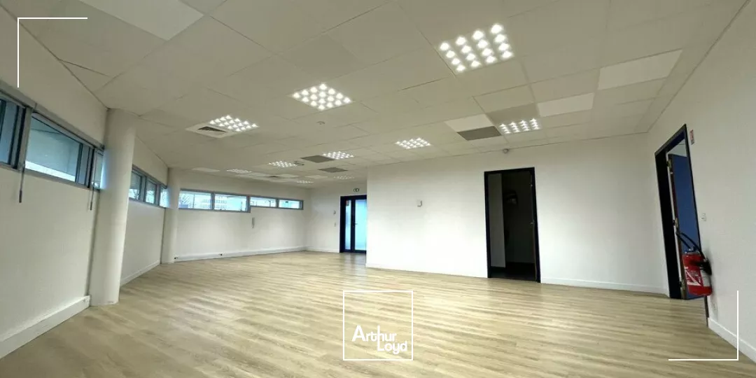 TECHNOPOLE DU FUTUROSCOPE - BUREAUX A LOUER 159m² - GRAND OPENSPACE - GRAND POITIERS 