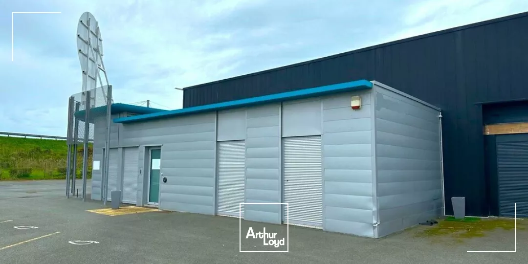 A LOUER LOCAL D'ACTIVITE DE 1 071 m² - LES SABLES D'OLONNE - ZONE LECLERC 