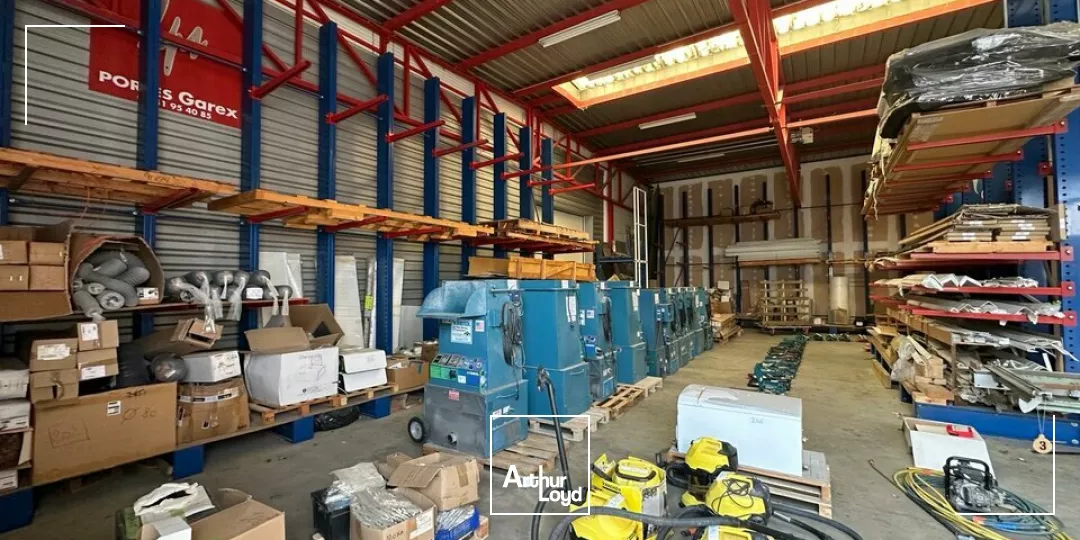 A LOUER LOCAL D'ACTIVITE DE 1 071 m² - LES SABLES D'OLONNE - ZONE LECLERC 