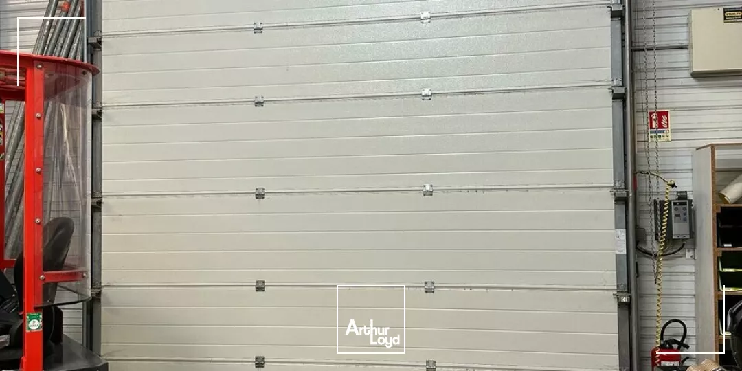 A LOUER LOCAL D'ACTIVITE DE 1 071 m² - LES SABLES D'OLONNE - ZONE LECLERC 