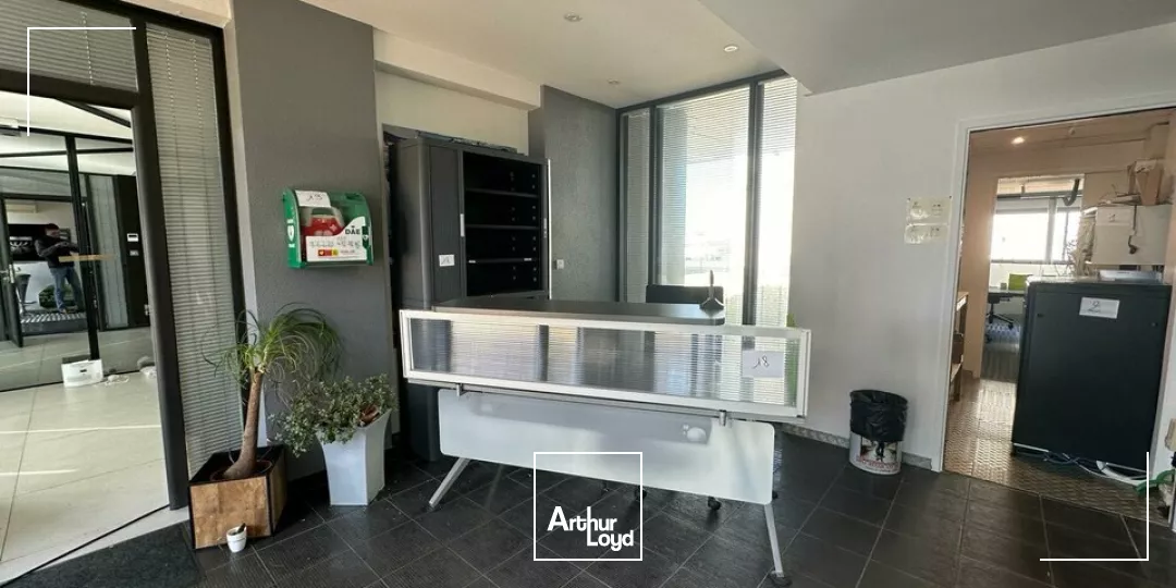 A LOUER LOCAL D'ACTIVITE DE 1 071 m² - LES SABLES D'OLONNE - ZONE LECLERC 