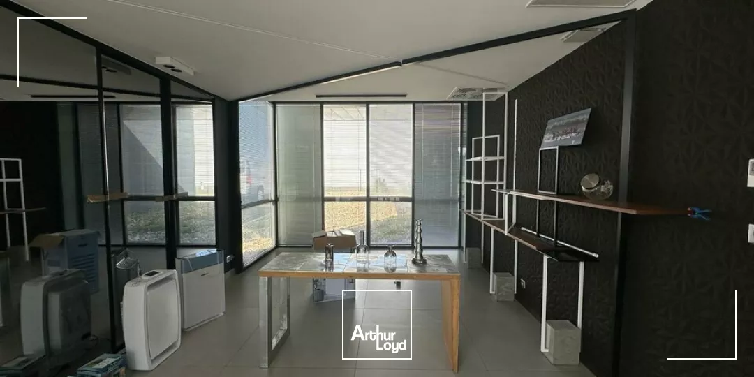 A LOUER LOCAL D'ACTIVITE DE 1 071 m² - LES SABLES D'OLONNE - ZONE LECLERC 