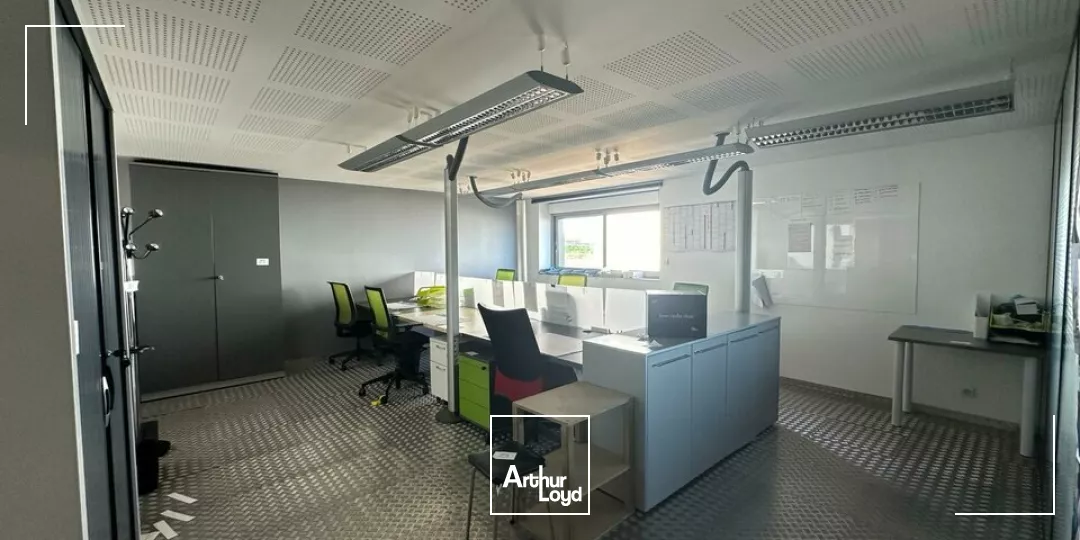 A LOUER LOCAL D'ACTIVITE DE 1 071 m² - LES SABLES D'OLONNE - ZONE LECLERC 