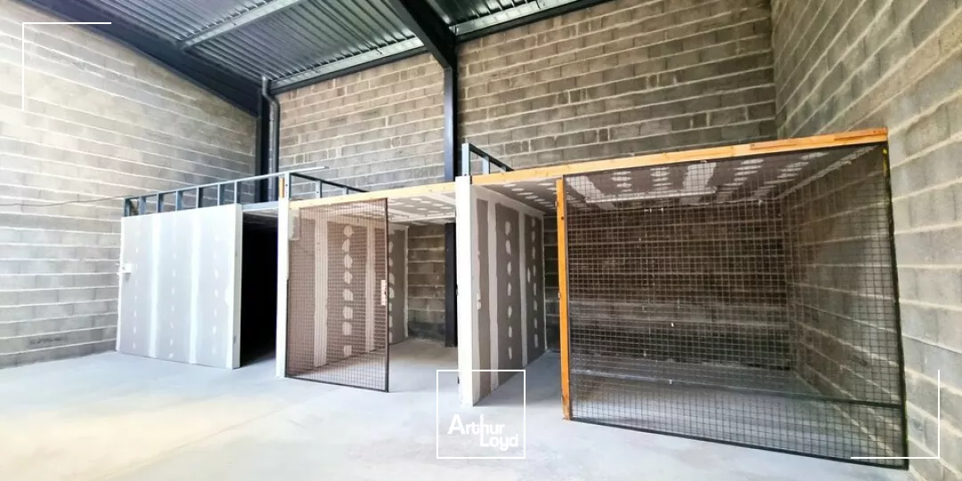 POITIERS SECTEUR AUCHAN SUD - A LOUER LOCAL D'ACTIVITES OU ENTREPOT 250M²