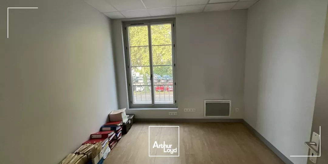 POITIERS RENTABILITE EXCEPTIONNELLE - BUREAUX A VENDRE PORTE DE PARIS - 430M²