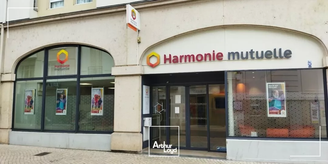 A LOUER BUREAUX COMMERCIAUX IDÉALEMENT SITUÉ EN CENTRE VILLE DE POITIERS - 163m²