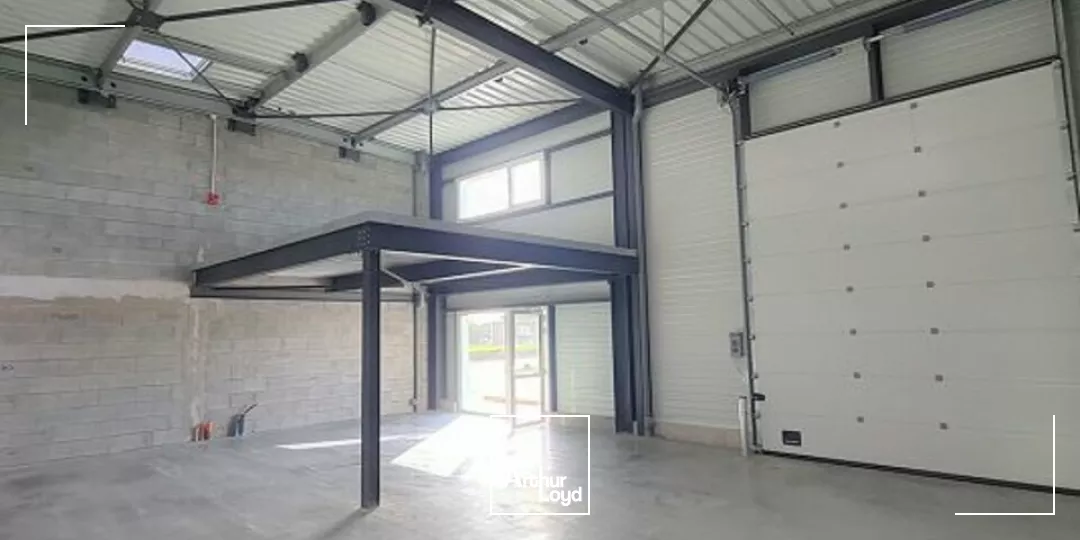 À LOUER / À VENDRE  LOCAL D'ACTIVITÉ 380 M²  LES SABLES D'OLONNE