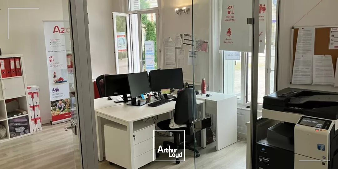 A LOUER 50M² DE BUREAUX DANS UN IMMEUBLE DE CARACTERE HYPERCENTRE DE POITIERS 