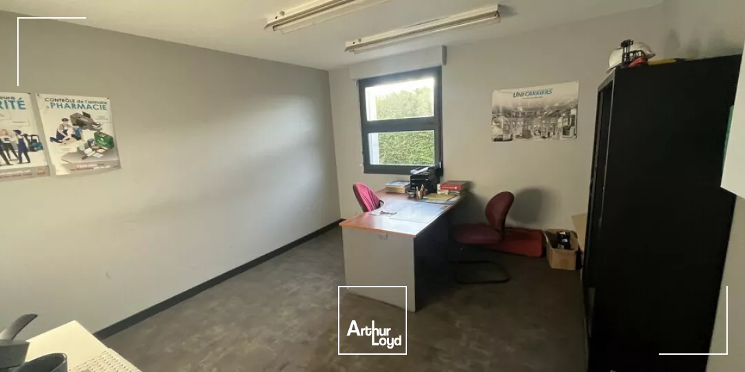 A LOUER BATIMENT D'ACTIVITÉ 300M2 - NIORT ZONE SAINT LIGUAIRE 
