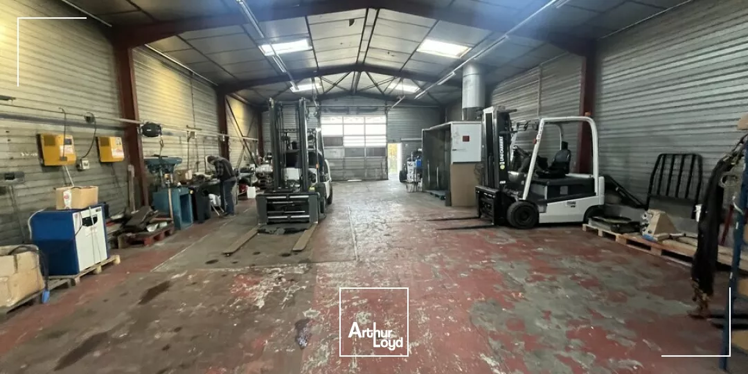 A LOUER BATIMENT D'ACTIVITÉ 300M2 - NIORT ZONE SAINT LIGUAIRE 