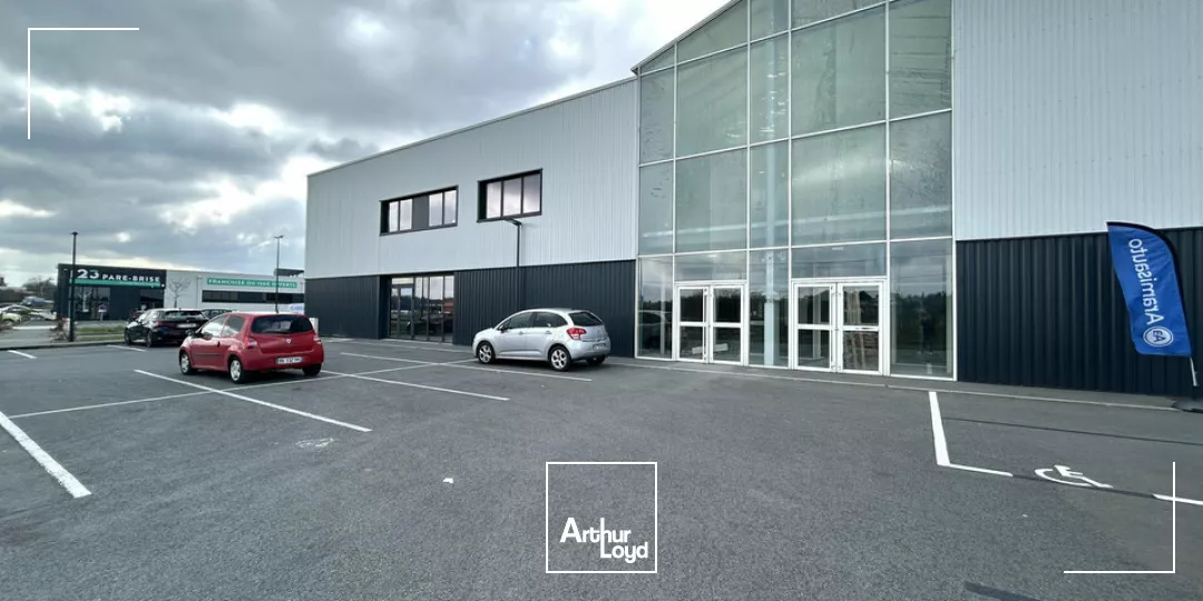 À LOUER  LOCAL COMMERCIAL - ZONE COMMERCIALE DYNAMIQUE DE POITIERS - 230m²