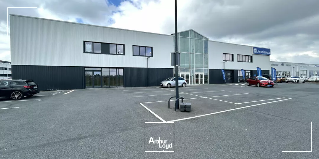 À LOUER  LOCAL COMMERCIAL - ZONE COMMERCIALE DYNAMIQUE DE POITIERS - 230m²