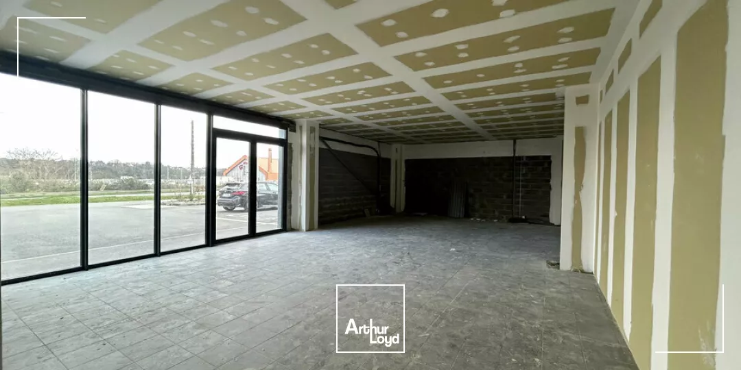 À LOUER  LOCAL COMMERCIAL - ZONE COMMERCIALE DYNAMIQUE DE POITIERS - 230m²