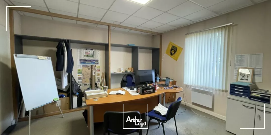 NIORT A VENDRE LOCAL ACTIVITE OCCUPE 585m2 AU SOL BELLE VISIBILITE ZONE SAINT LIGUAIRE PROCHE AVENUE DE LA ROCHELLE 