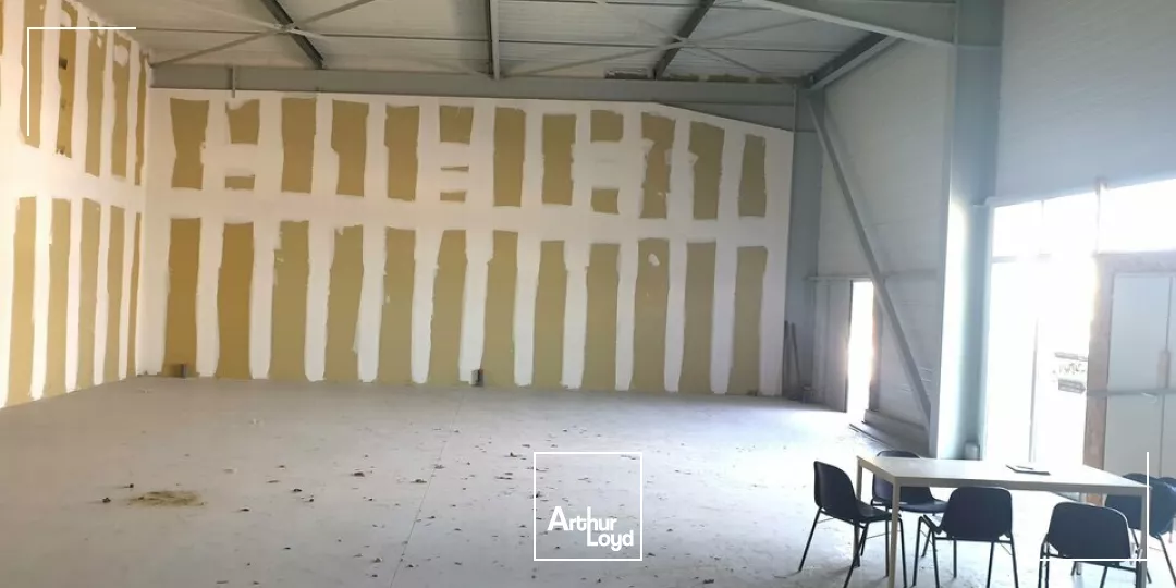 CELLULE COMMERCIALE DE 200 M2 AZAY LE BRULE 79