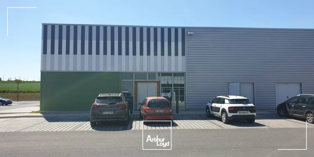 CELLULE COMMERCIALE DE 200 M2 AZAY LE BRULE 79