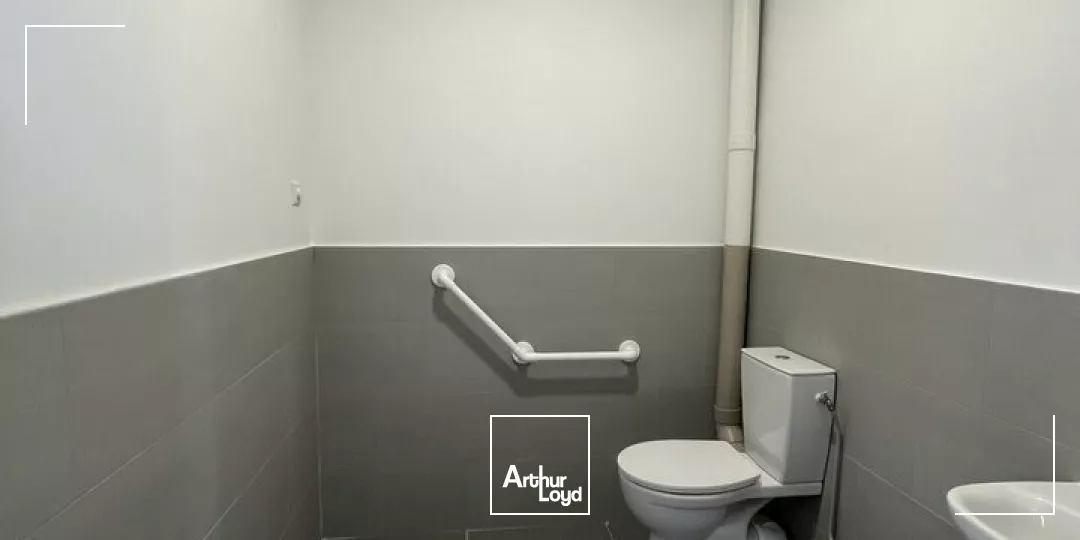 OPPORTUNITÉ RARE À NIORT : LOCAL D'ACTIVITÉ NEUF DE 235 M² DANS UN PARC SÉCURISÉ, AU CUR DE LA ZONE MENDÈS FRANCE.