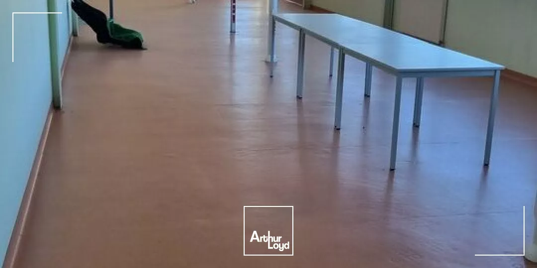 A LOUER - RARE - LOCAL D'ACTIVITE DE 1900M² IDEALEMENT SITUE ZI REPUBLIQUE I - POITIERS