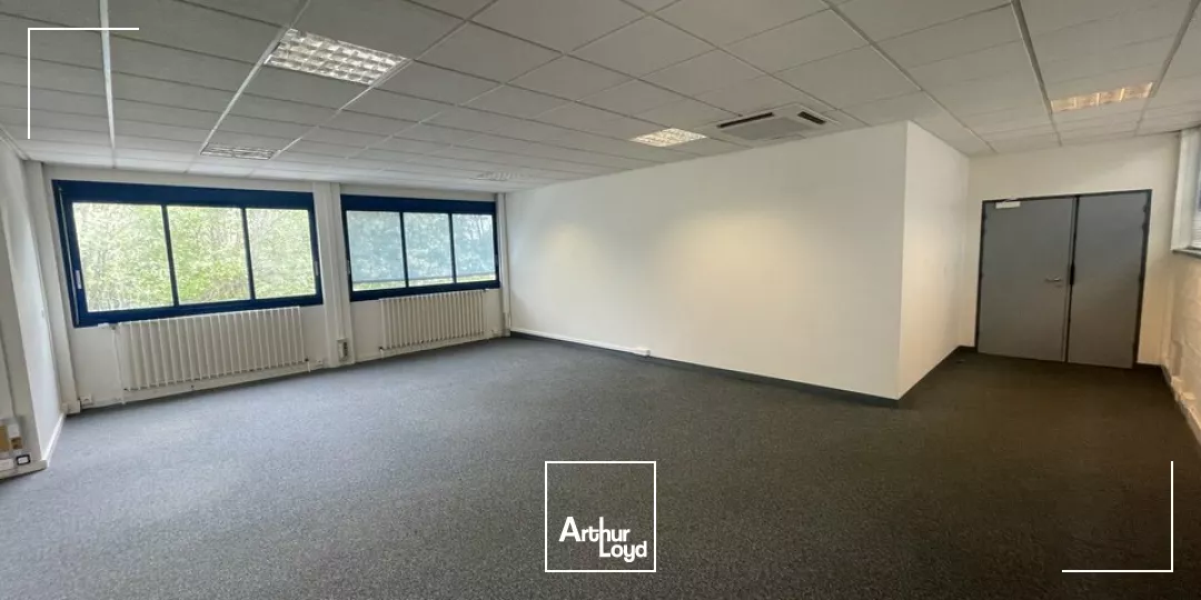 POITIERS SECTEUR PARC DES EXPOSITIONS BUREAUX 83.54m2