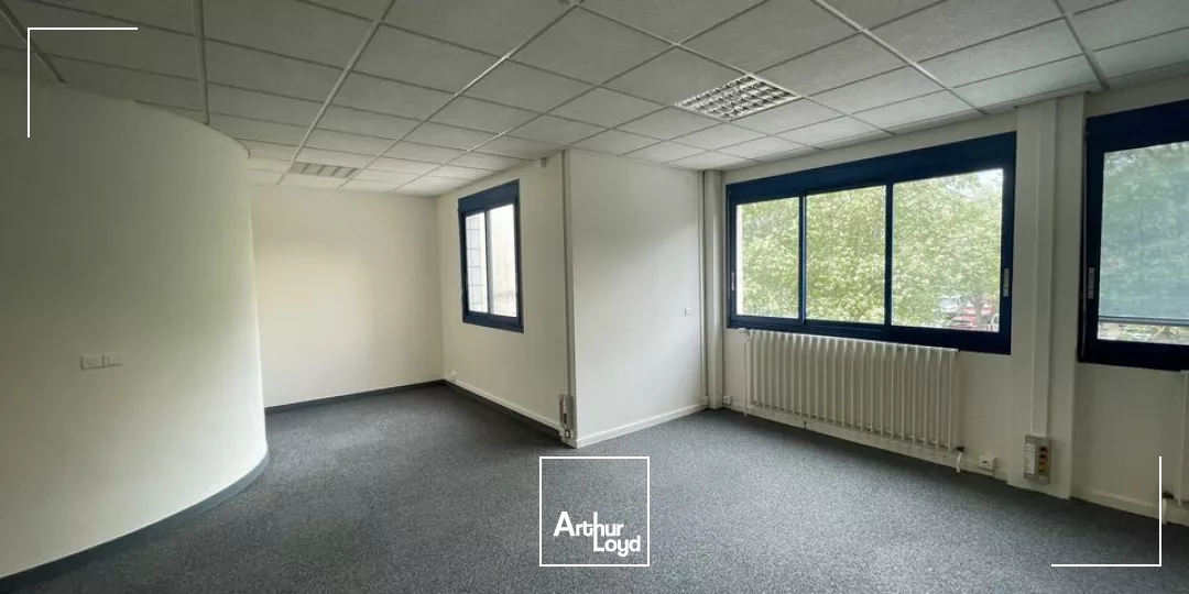 POITIERS SECTEUR PARC DES EXPOSITIONS BUREAUX 83.54m2