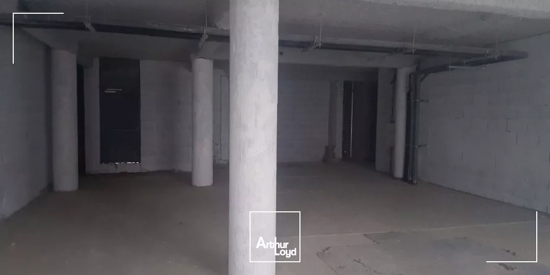 POITIERS A 2 PAS DES CORDELIERS BUREAUX EN REZ DE CHAUSSEE