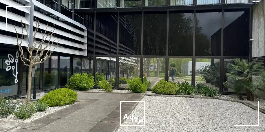 IMPLANTEZ VOTRE ENTREPRISE DANS UN ESPACE DE BUREAUX FONCTIONNEL, AU CUR D'UN CENTRE D'AFFAIRES DYNAMIQUE À NIORT.