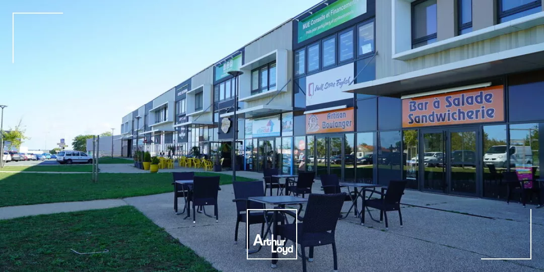 A LOUER - LOCAL COMMERCIAL DE 123m² - EMPLACEMENT N°1 FACE À LA ROCADE 